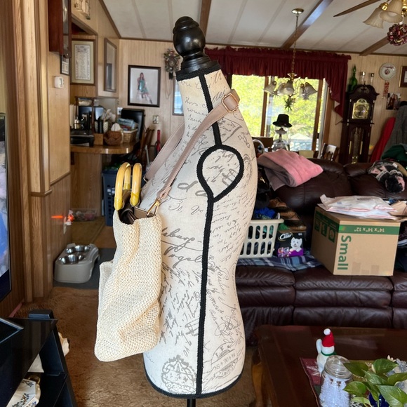 Vintage Fossil woven purse with wooden handles - Picture 10 of 16